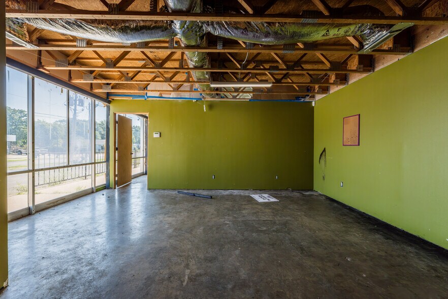 More Photos Of 535 W Poplar St, Fayetteville Warehouse For Lease
