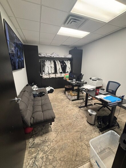 More Photos Of 7840 Roswell Rd, Sandy Springs Office For Sale