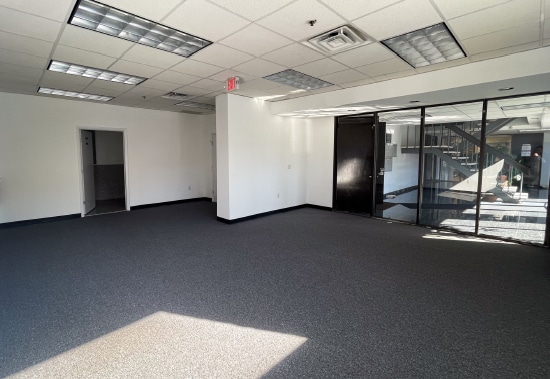 More Photos Of 163 Bridge Rd, Islandia Warehouse For Lease
