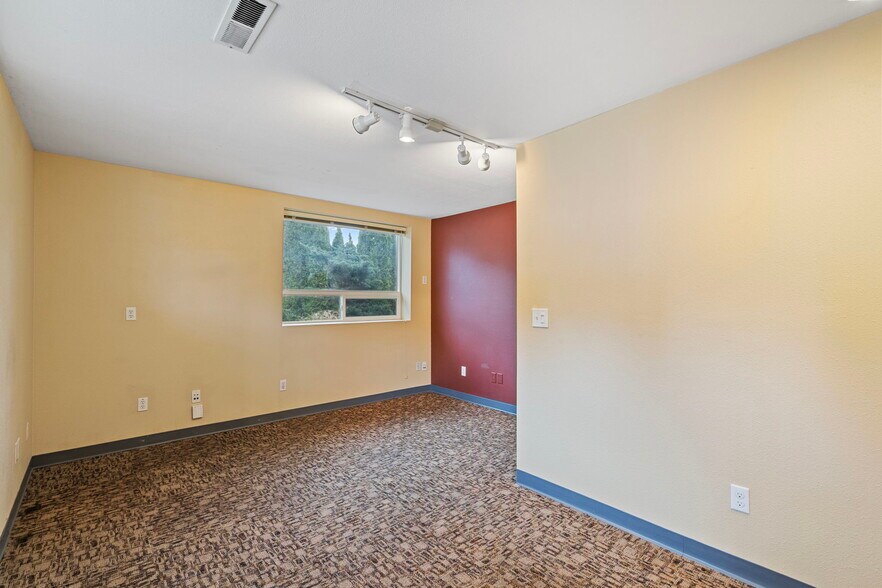 More Photos Of 101 E Main Ave, Morton Office For Sale