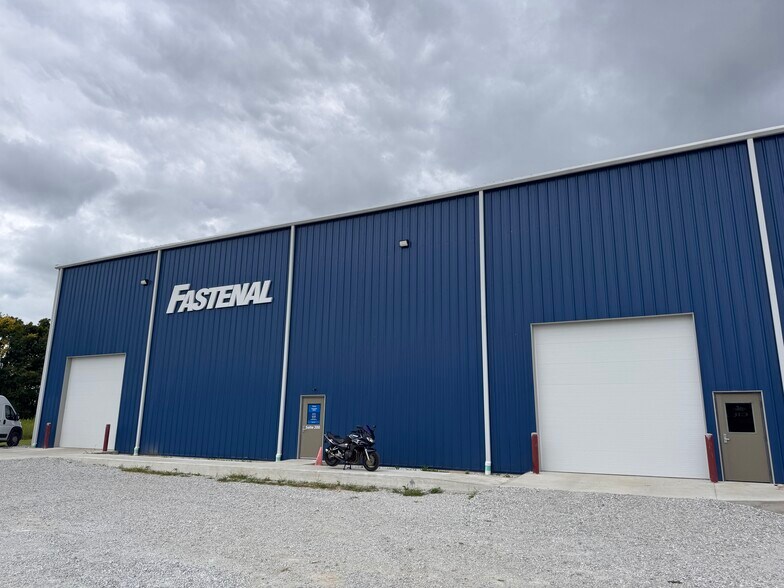 More Photos Of 5700 Eastside Parkway Dr, Gas City Light Distribution For Lease