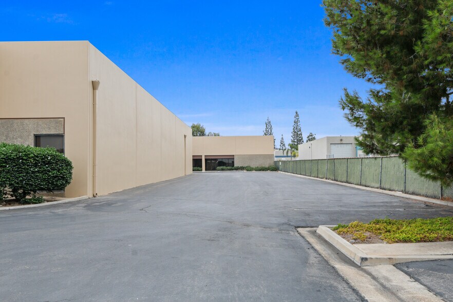 More Photos Of 1070 Ortega Way, Placentia Warehouse For Sale