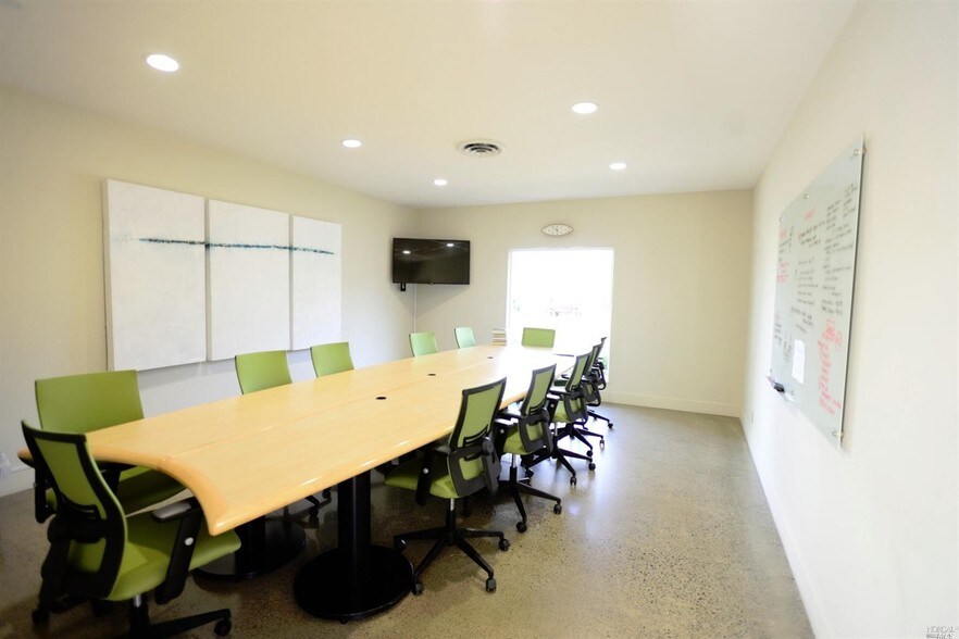 More Photos Of 390 W Standley St, Ukiah Office For Lease