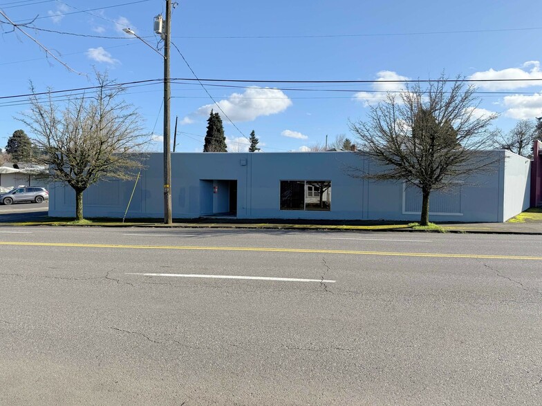 Primary Photo Of 7736 NE Sandy Blvd, Portland Flex For Lease