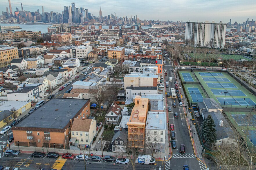 More Photos Of 206 Bergenline Ave, Union City Land For Sale