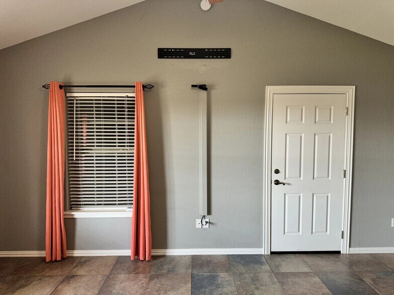 More Photos Of 1782 Key Ln, Abilene Office For Lease