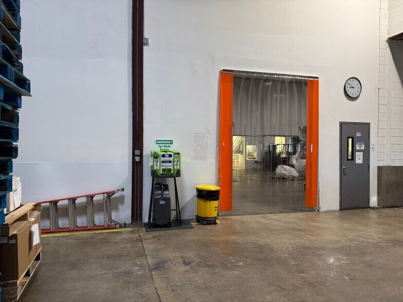 More Photos Of 625 Public Service Rd, Waukegan Warehouse For Sale