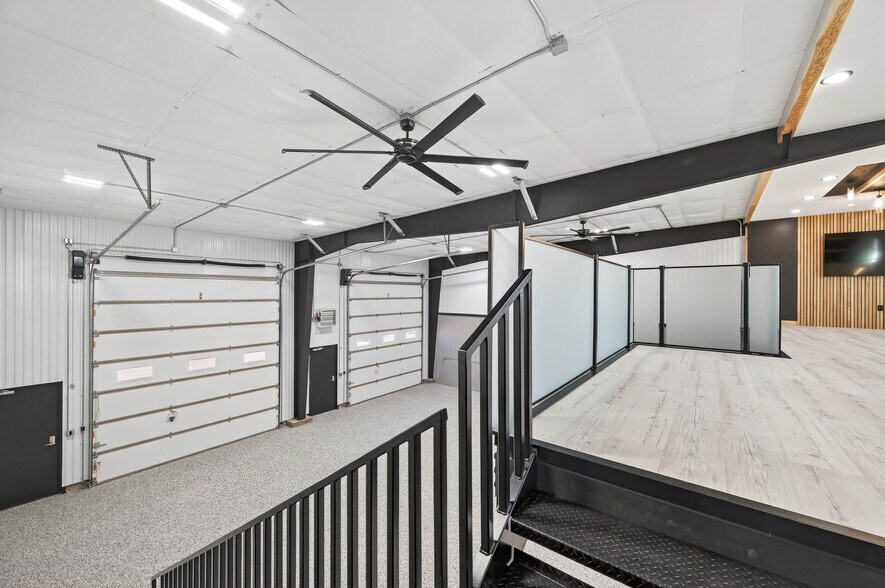 More Photos Of 663 Valerie Ave, Hudson Self Storage For Sale