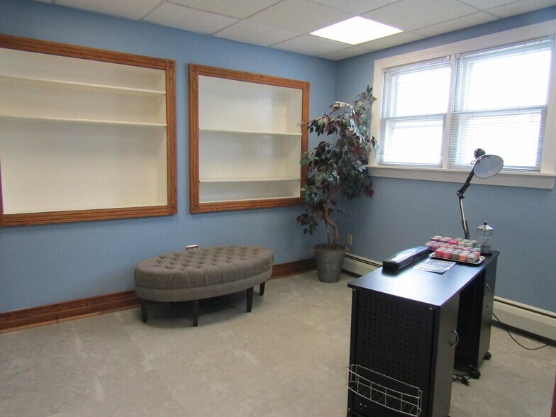 More Photos Of 30 Taylor St, Troy Freestanding For Sale