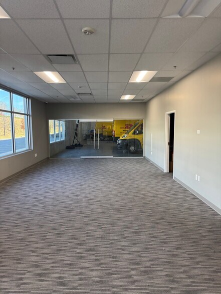 More Photos Of 5032 Sirona Dr, Charlotte Trailer Camper Park For Lease