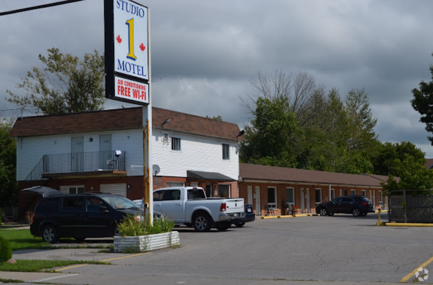 Primary Photo Of 1144 Division St, Cobourg Hotel For Sale