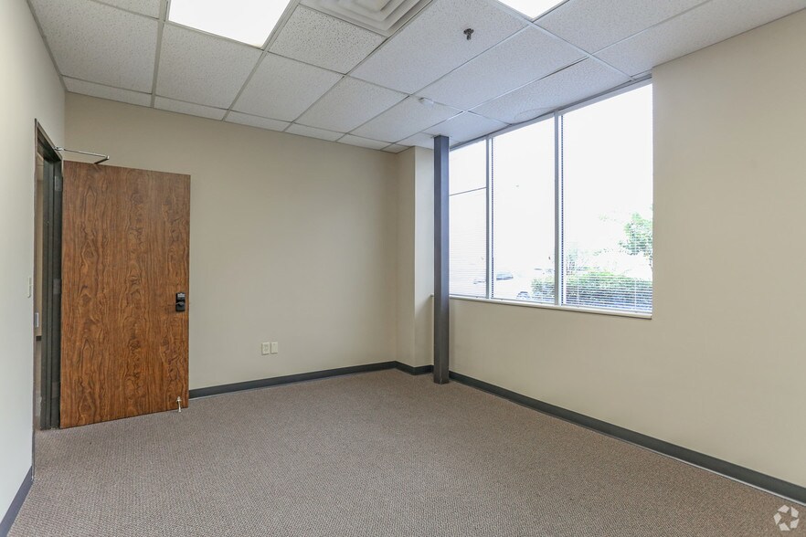 More Photos Of 1919 Vineburn Ave, Los Angeles Warehouse For Lease