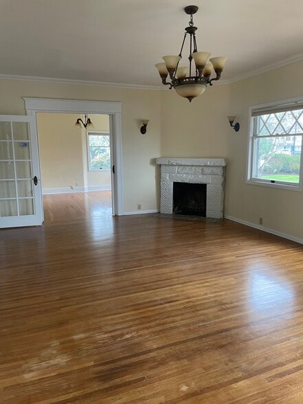 More Photos Of 214 Pioneer Pkwy West, Springfield Medical For Lease