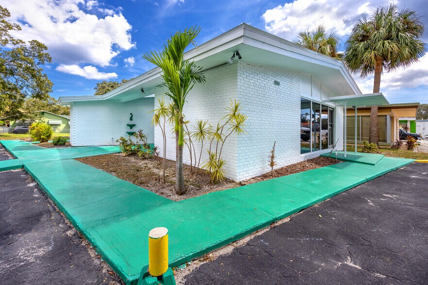 More Photos Of 2100 Dr Martin Luther King Jr St S, Saint Petersburg Medical For Sale