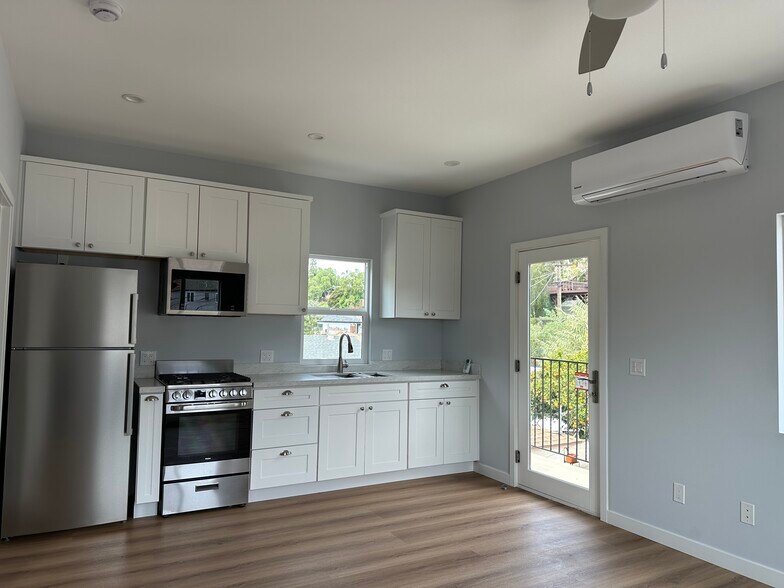 More Photos Of 2689 Reynard Way, San Diego Apartments For Sale