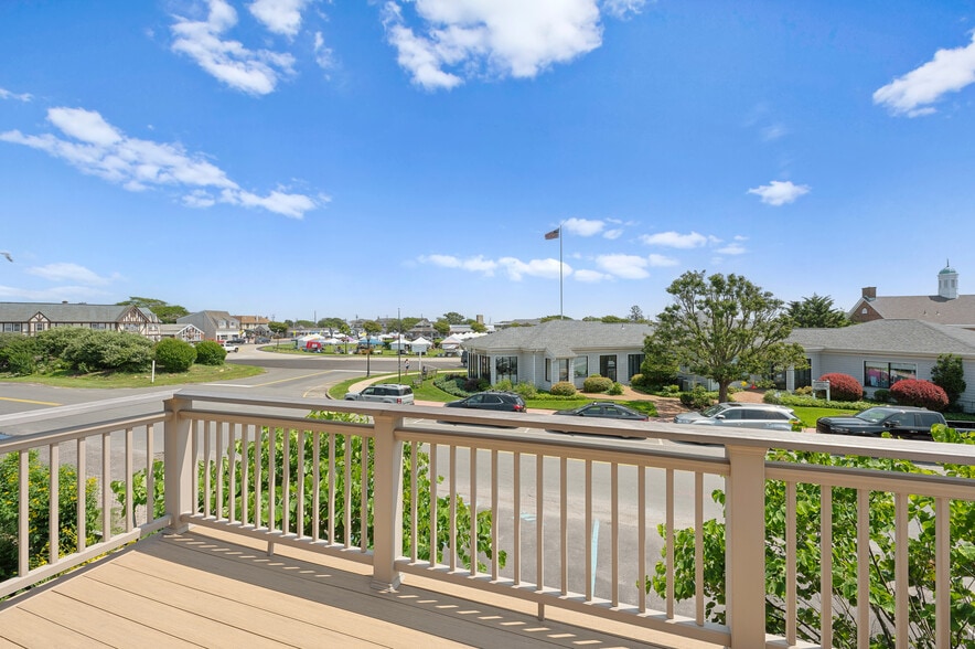 More Photos Of 45 S Euclid Ave, Montauk Storefront Retail Residential For Lease