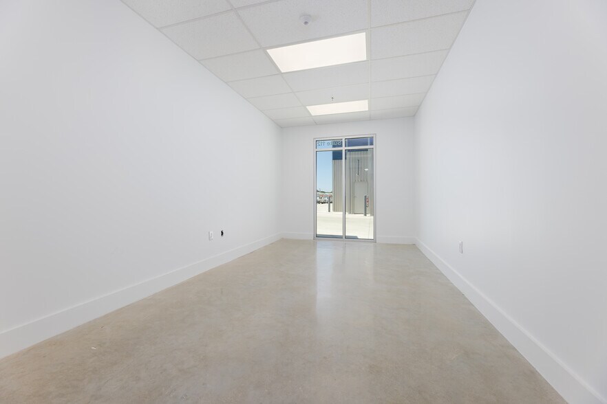 More Photos Of 3414 W Loop 1604 S, San Antonio Self Storage For Lease