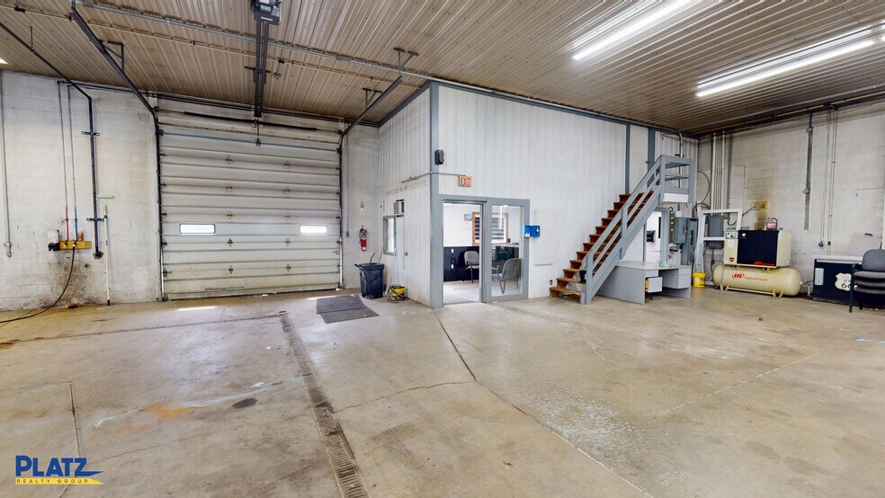 More Photos Of 409 E Main St, Andover Flex For Lease