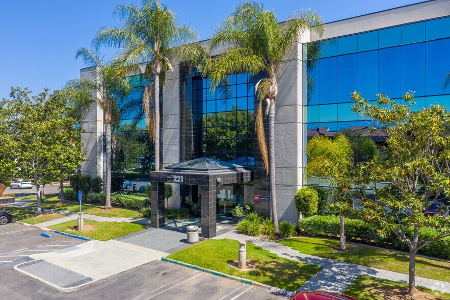 More Photos Of 221 W Crest St, Escondido Office For Sale