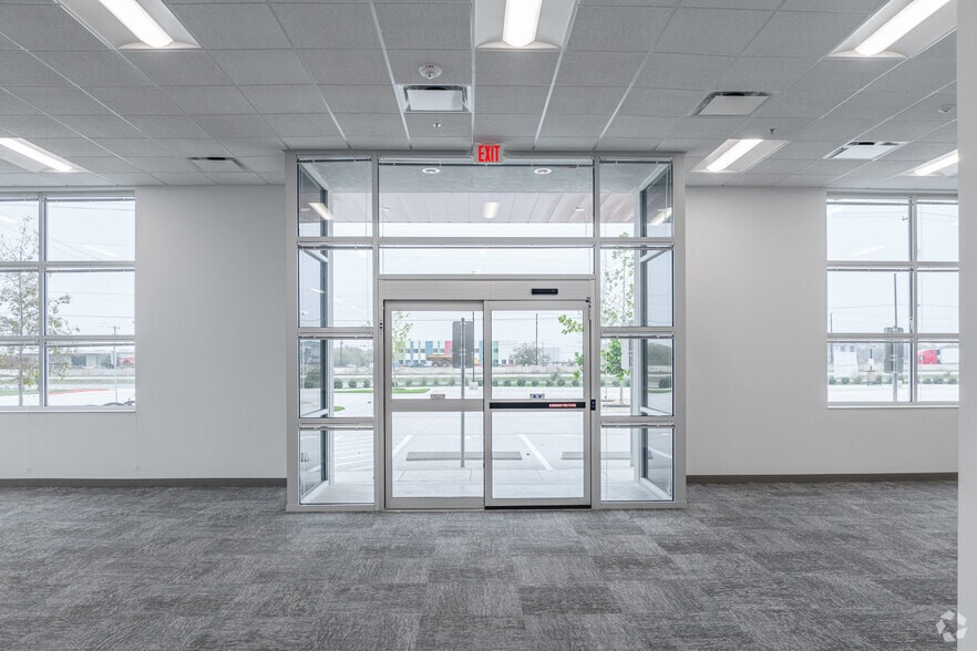 More Photos Of 542 SE Loop 410, San Antonio Warehouse For Sale