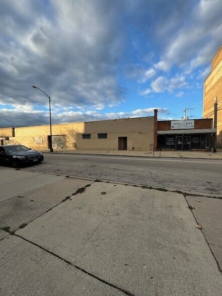 More Photos Of 28 E 112th Pl, Chicago General Retail For Sale