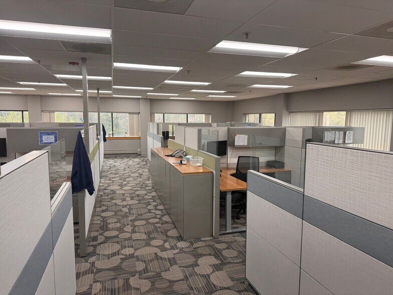 More Photos Of 36 River Rd, Essex Junction Warehouse For Lease