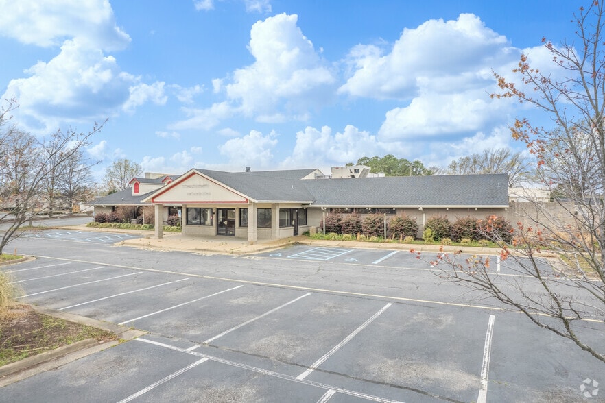 More Photos Of 2324 Chesapeake Square Ring Rd, Chesapeake Storefront Retail Office For Sale