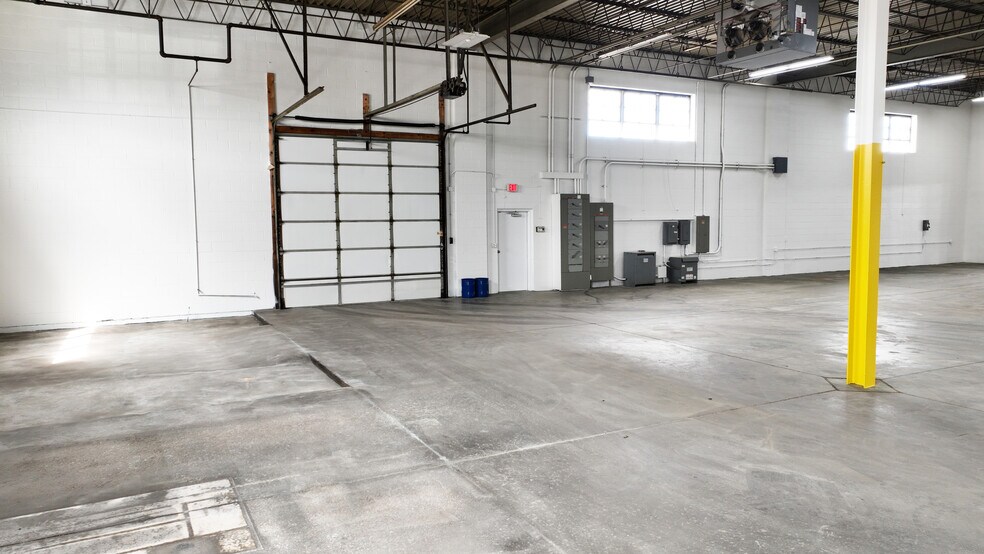 More Photos Of 1550 Arthur Ave, Elk Grove Village Warehouse For Lease