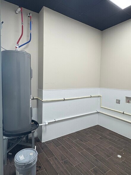 More Photos Of 4041 S Custer Rd, McKinney Storefront Retail Residential For Sale