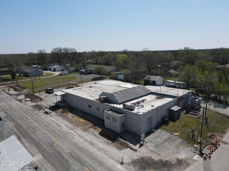 More Photos Of 3236 W 20th St, Joplin Industrial For Sale