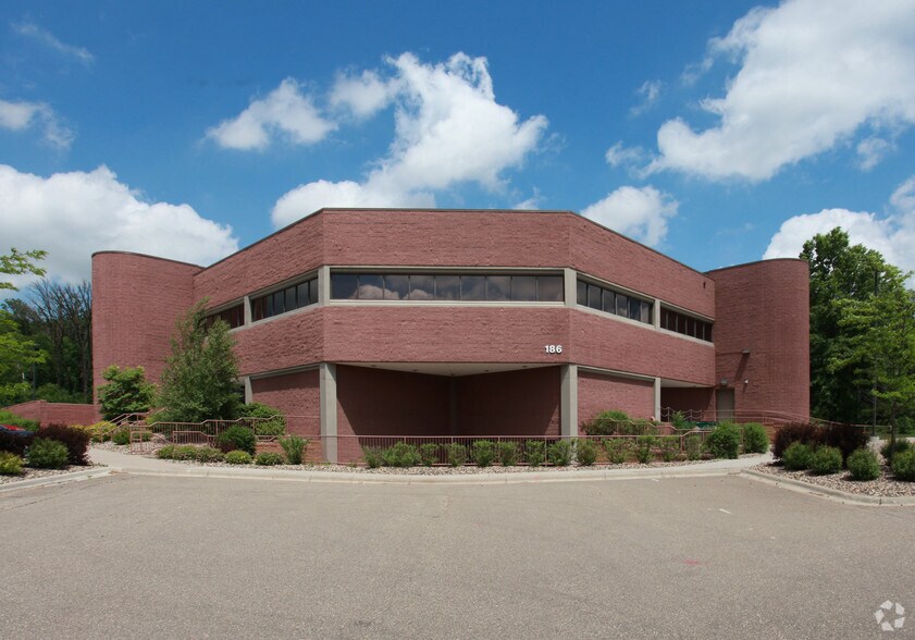 More Photos Of 186 County Road U, River Falls Office For Lease