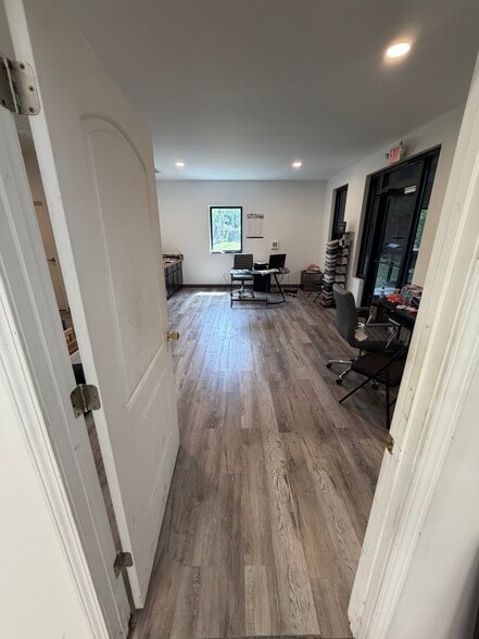 More Photos Of 2785 MacMae Dr, Mobile Warehouse For Lease