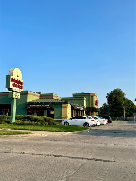 More Photos Of 5383 Rockville Rd, Indianapolis Restaurant For Lease