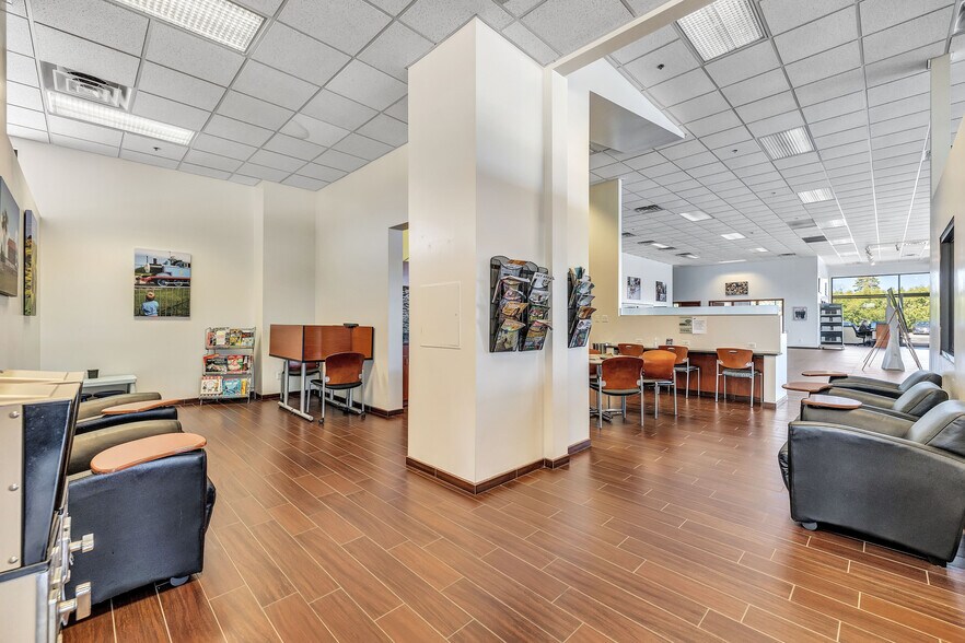 More Photos Of 1988 E Mason St, Green Bay Auto Dealership For Sale