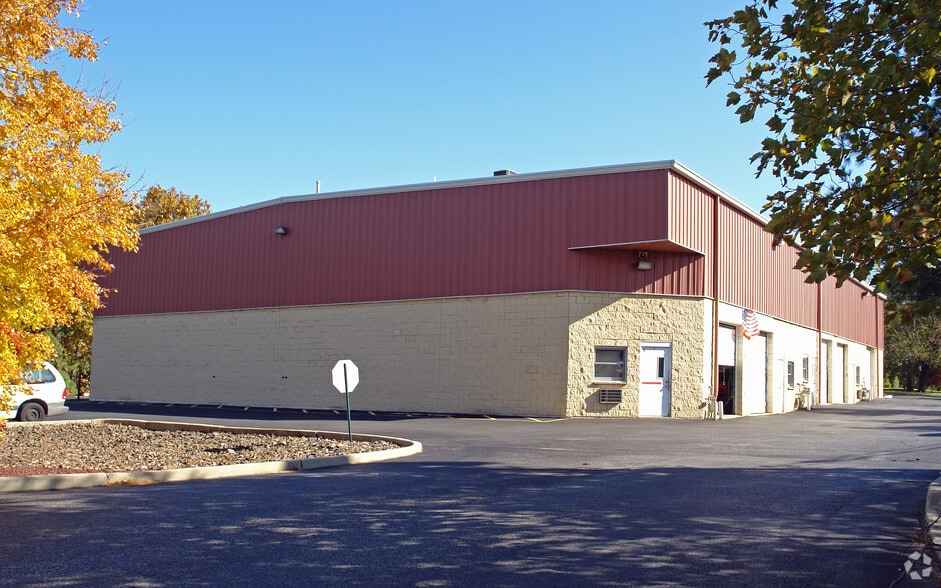 More Photos Of 1044 Industrial Dr, West Berlin Light Distribution For Lease