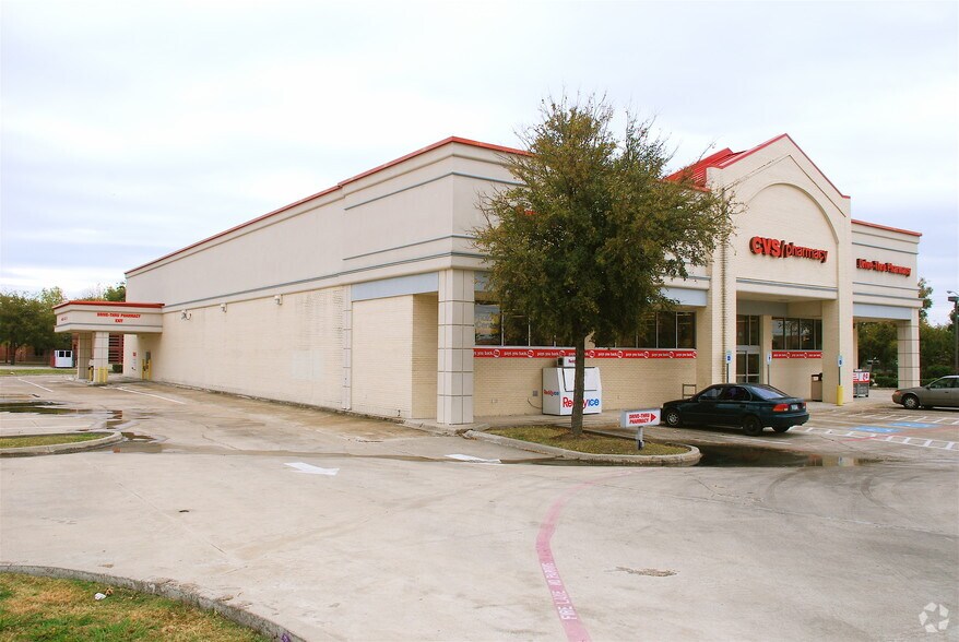 More Photos Of 1902 Pleasant Valley Rd, Garland Drugstore For Lease