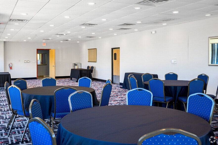 More Photos Of 55 Hampton Park Blvd, Capitol Heights Hotel For Sale