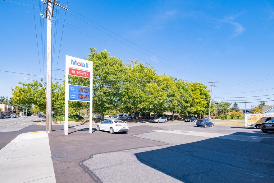 More Photos Of 2730 Meridian St, Bellingham Service Station For Sale