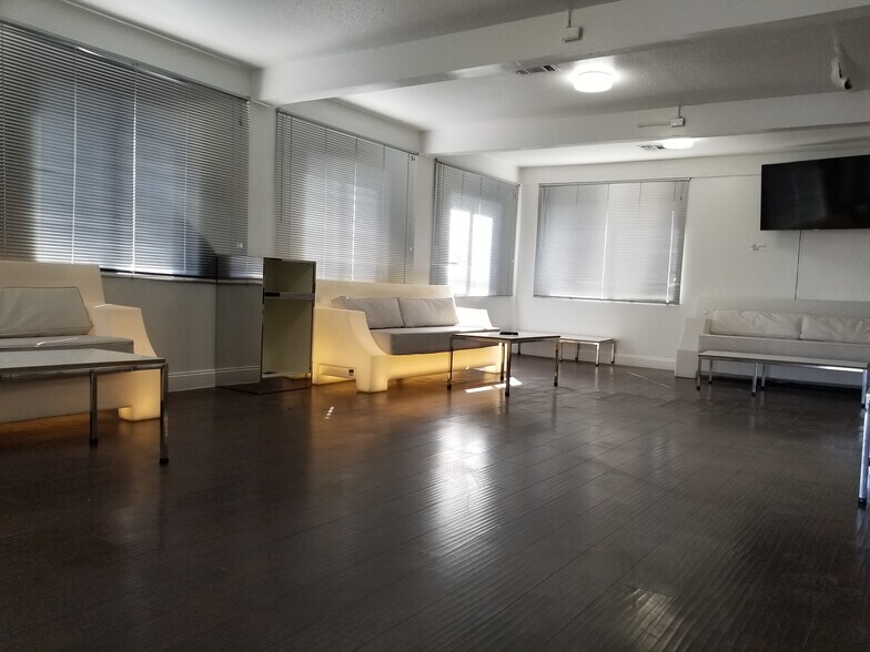 More Photos Of 910 E Sahara Ave, Las Vegas Loft Creative Space For Lease