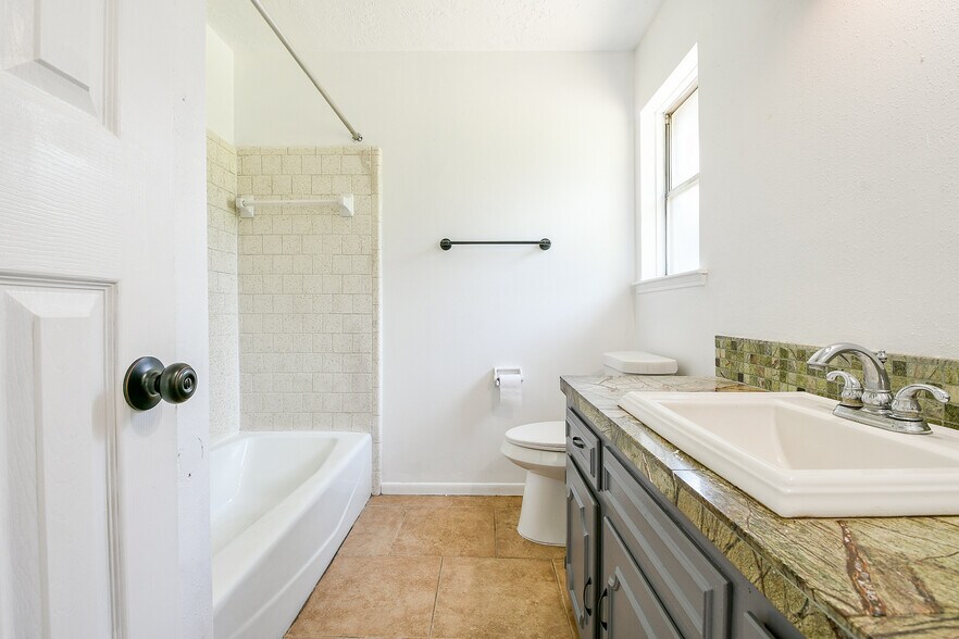 More Photos Of 33303 TX-249, Pinehurst Warehouse For Sale
