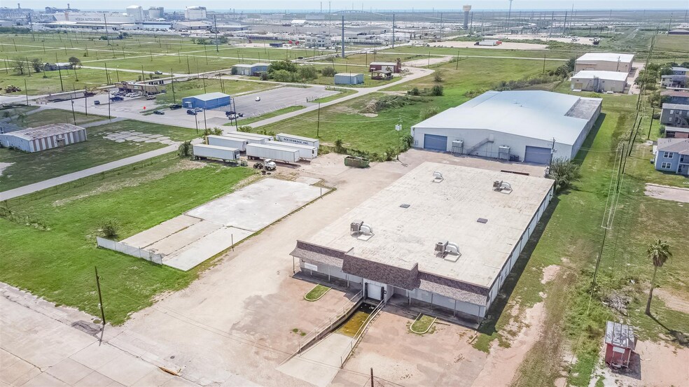 More Photos Of 101 W 4th St, Freeport Warehouse For Sale