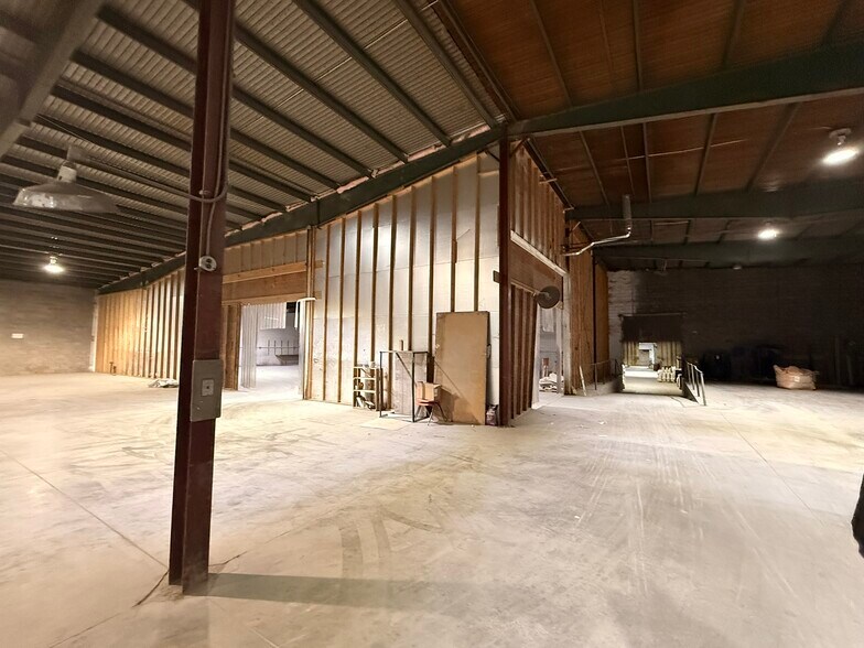 More Photos Of 451 Gordon St, Roseville Warehouse For Lease