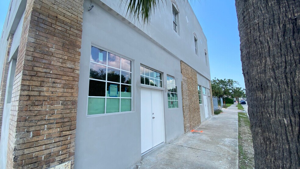 More Photos Of 1902 W Main St, Tampa Office For Lease