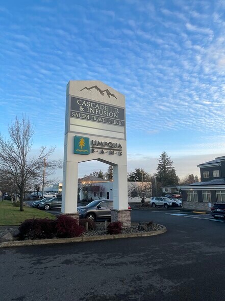 More Photos Of 2720 Commercial St, Salem Office For Sale