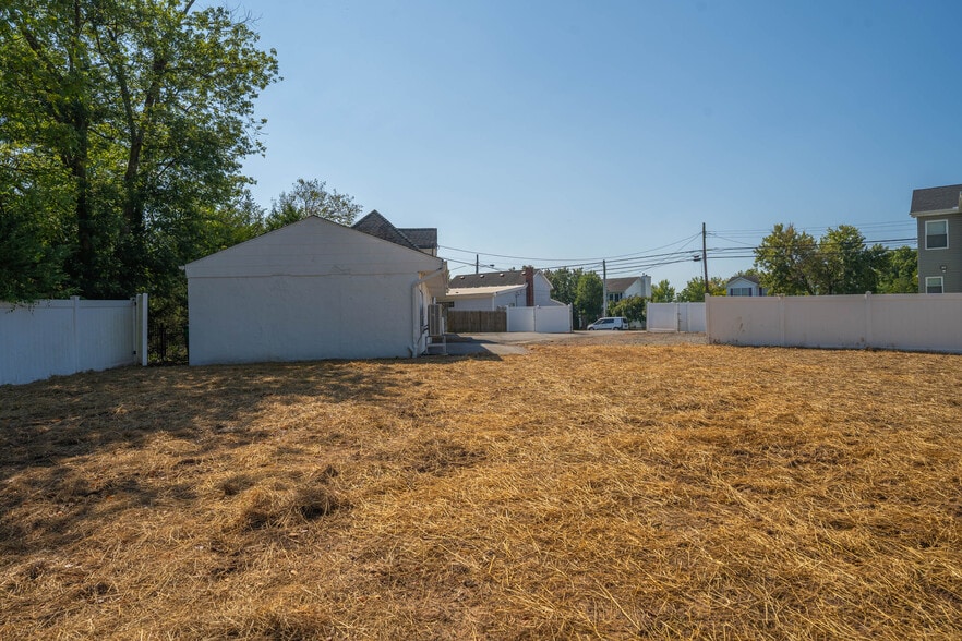 More Photos Of 40 Amboy Rd, Old Bridge Flex For Sale