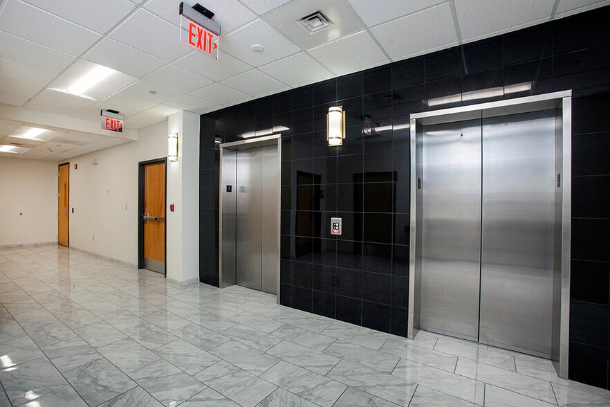 More Photos Of 4550 Lena Dr, Mechanicsburg Office For Lease