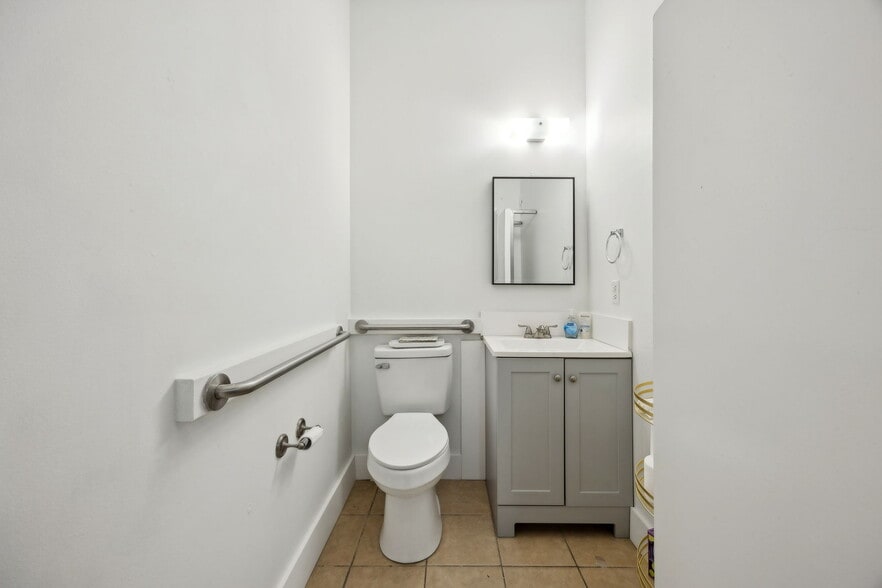 More Photos Of 1637-1643 S 8th St, Fernandina Beach Storefront For Sale