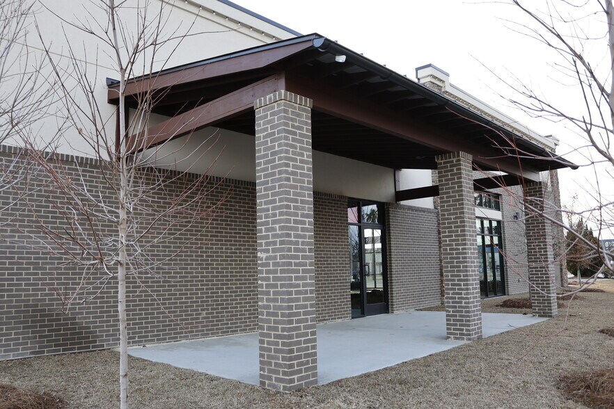 More Photos Of 220 Tanger Outlets Blvd, Pooler Storefront For Lease