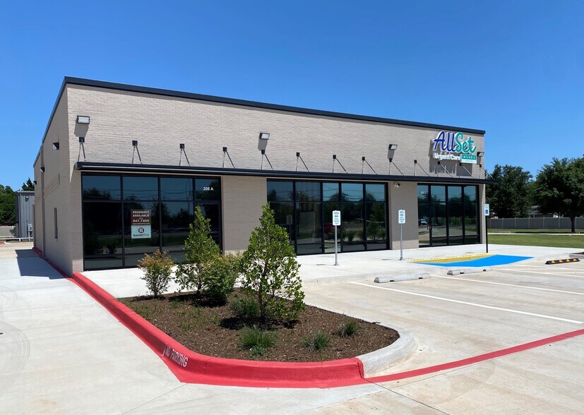 More Photos Of 208 S Douglas Blvd, Midwest City Storefront Retail Office For Lease