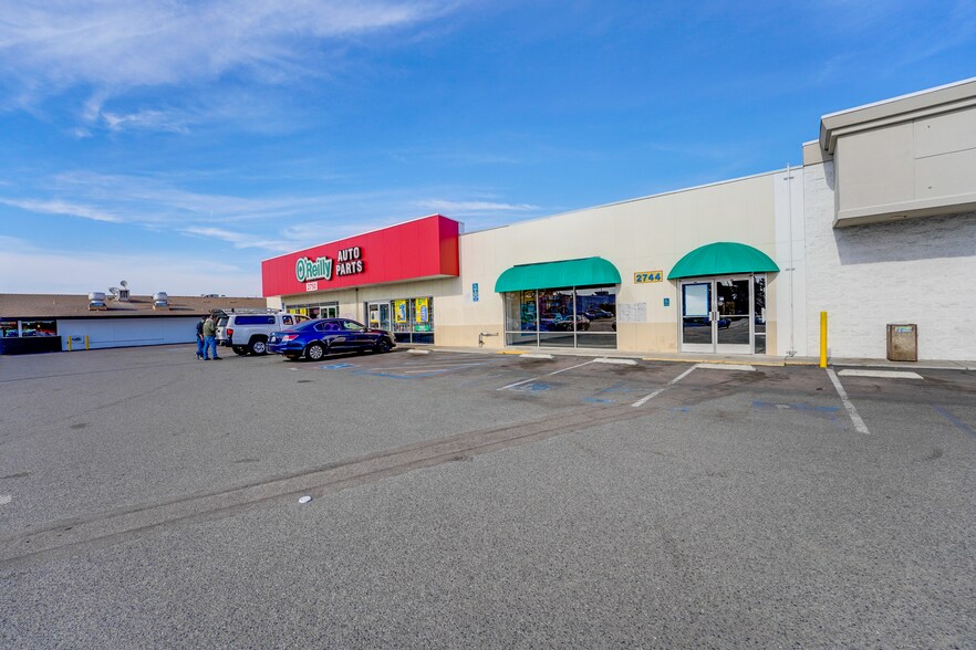 More Photos Of 2744-2790 Midway Dr, San Diego Storefront For Lease